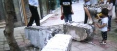 重庆一医院在二楼开大门洞 吓坏居民