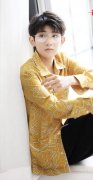 王源睡衣风大片超慵懒 小小少年初长成