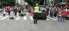 “外卖哥”开快车出事 连人带车被撞飞
