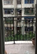 拒退租客押金 女子房内家具被砸