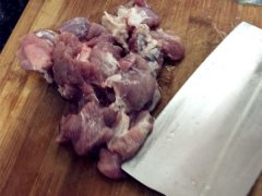 买排骨被掺了半斤瘦肉 市民：完全在坑我