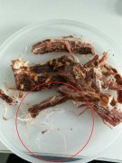 风干牛肉里吃出棉线 网友：这是风干时遗留的线吧