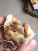 肉包子里吃出玻璃碎片 老板：你不要无理取闹