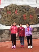 3名小学生捡到4000元现金 守在原地等候失主