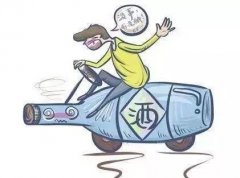 大胆女司机酒驾撞车 当街与男子打架