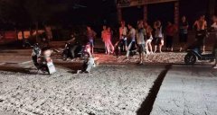 未放安全提醒牌 男子骑车途经施工路段摔倒在地