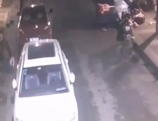 奇葩小偷横扫多家商铺只偷一样东西