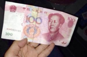 点一份酥肉换回80几元零钱  商家收到一张假钞