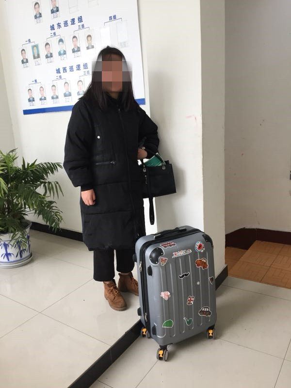 女学生放假回家丢失行李箱  民警多方寻找失主下落