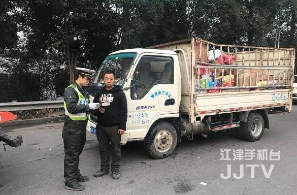 疲劳驾驶又出车祸  这个司机损失惨重