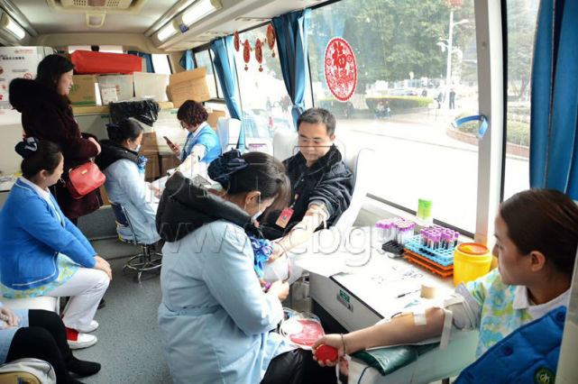 点赞！缓解冬季血荒医护人员集体献血超一万毫升