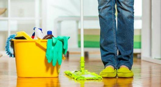 窗户家具都擦不干净 这样的钱白花了