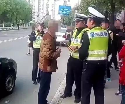 万州一司机酒驾被查 豪气说道：必须拘留