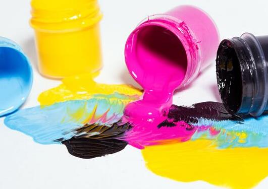 车载油漆洒一路 司机遭罚