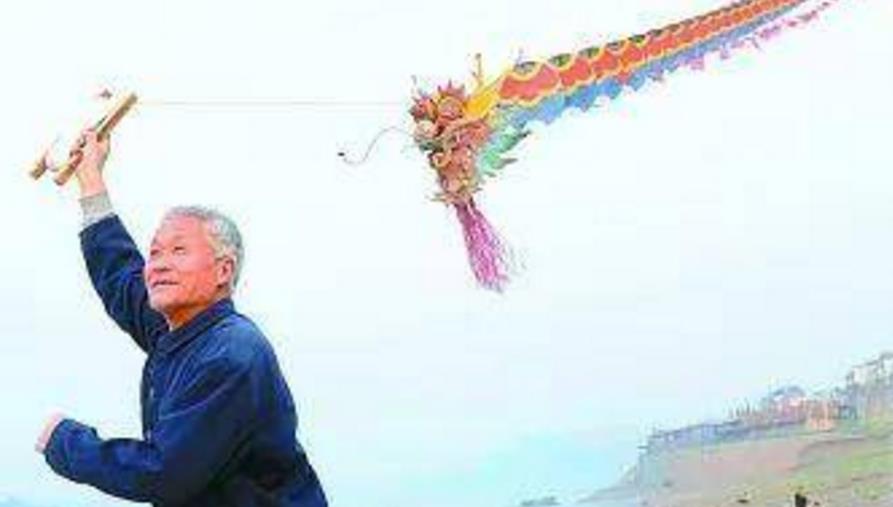 白沙老人做了一辈子的风筝  2000多只给钱也不卖