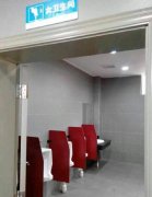 重庆一高校女生太多，男厕所被征用