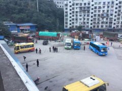 男子跳桥第一次没死 爬起来又跳了一次