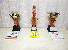 大学教授成重庆“赌神” 总结经典牌局写成“秘籍”