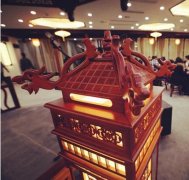 给成龙修复古宅的人 把重庆一家火锅馆打造得古香古色