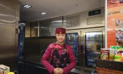 高颜值90后靓丽“动妹” 高铁上驰骋的青春