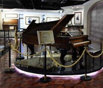 重庆“琴痴”十年时间收藏300余架古钢琴