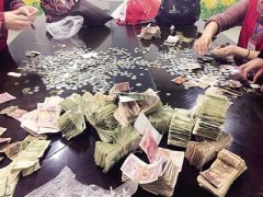 爱出者爱返 小小募捐箱满满都是爱