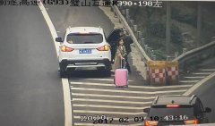 送侄女去上学 只因做了一件事被当黑车拦截