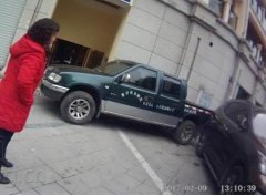 送货后着急回家 女子大意倒车出事故