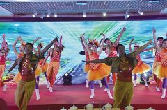 重庆文艺界举行新春团拜会