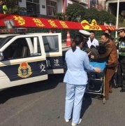 司机拉4个人到广东打工，高速路上突然口吐白沫……