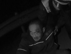 老人高速超近路回养老院 翻越隔离带不慎摔伤