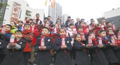 妈妈报了3个兴趣班 女儿拒上幼儿园