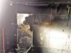 一家人睡得正香 卫生间突然起火