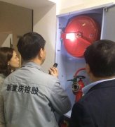 施工火星引燃杂物 大江楼内冒浓烟