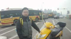 无证驾驶遇警察 老司机居然假装失忆