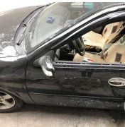 车停楼下 第二天一看玻璃碎成了渣渣