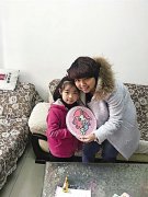 现实版“周末父母”  努力打拼让一家团聚