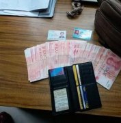 男子买房的1万现金落公交上 司机交还失主