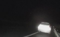  男子将车停应急车道打麻将被罚：还有两圈