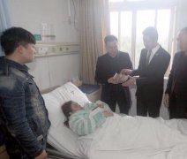 母亲患癌一家人四处凑钱 关键时刻发小伸出援手