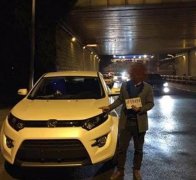  席上吵架老公手机被没收 丢下老婆自己开车酒驾被查