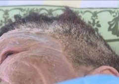 湖南岳阳男子边走路边抽烟遭炸伤 横祸从重庆飘来