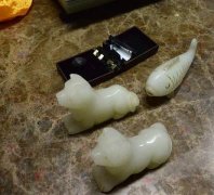  珍藏古董现原形 “价值不菲”的玉器竟是玻璃做的