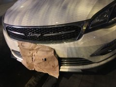 这台越野车好羞涩 警察蜀黍都笑了