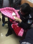 女婴半夜被遗弃 面部有残缺