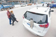 洗车毛巾挂住后雨刮器 电子眼抓拍遮挡号牌扣12分