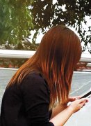 男子迷恋女主播礼物刷了好几千  女友让其买个千元包却不肯