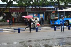 动真格！行人乱穿马路、闯红灯将按上限处罚！