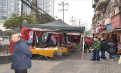 湖北男子做生意赔本 开豪车赴重庆偷手机