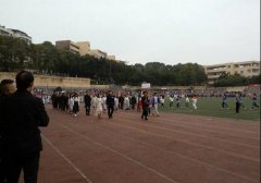 万州一中学运动会开幕式变身古装嘉年华